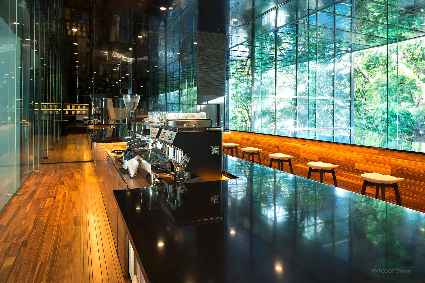 现代简约风格玻璃屋咖啡店装修设计图片欣赏-16