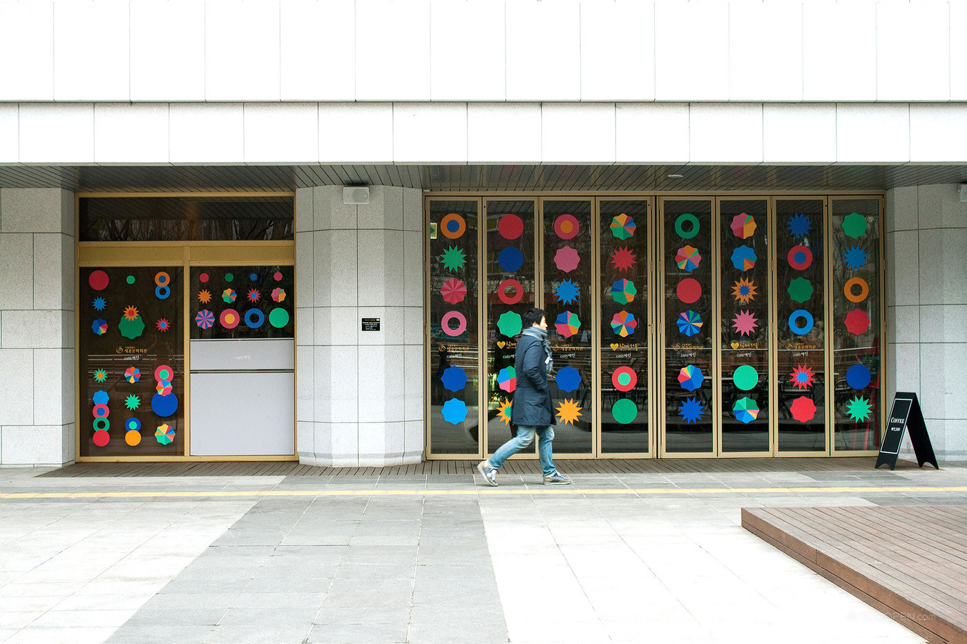 韩国艺术广场展示设计图片-04