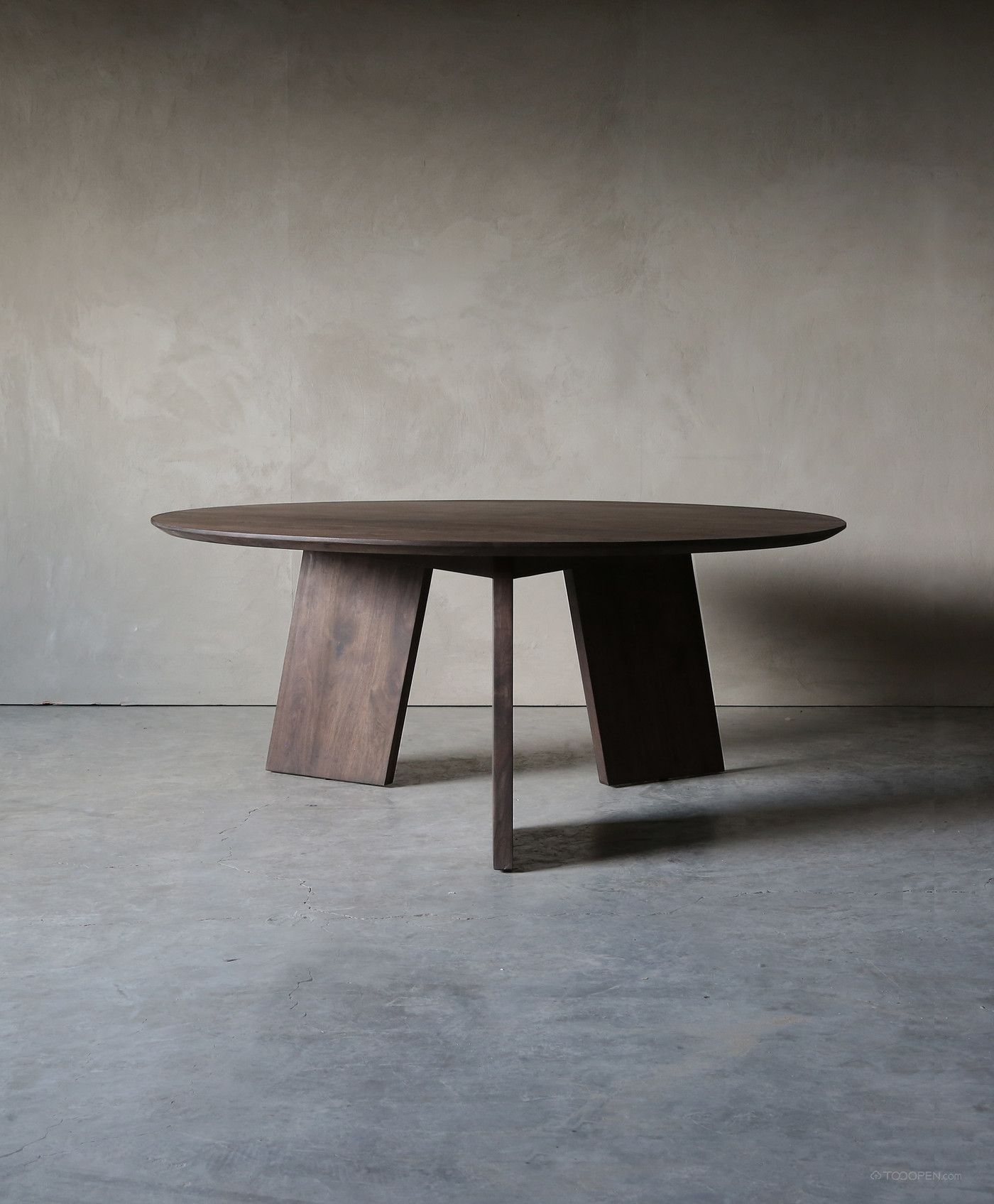 简约北欧实木圆形异形脚餐桌设计欣赏-06
