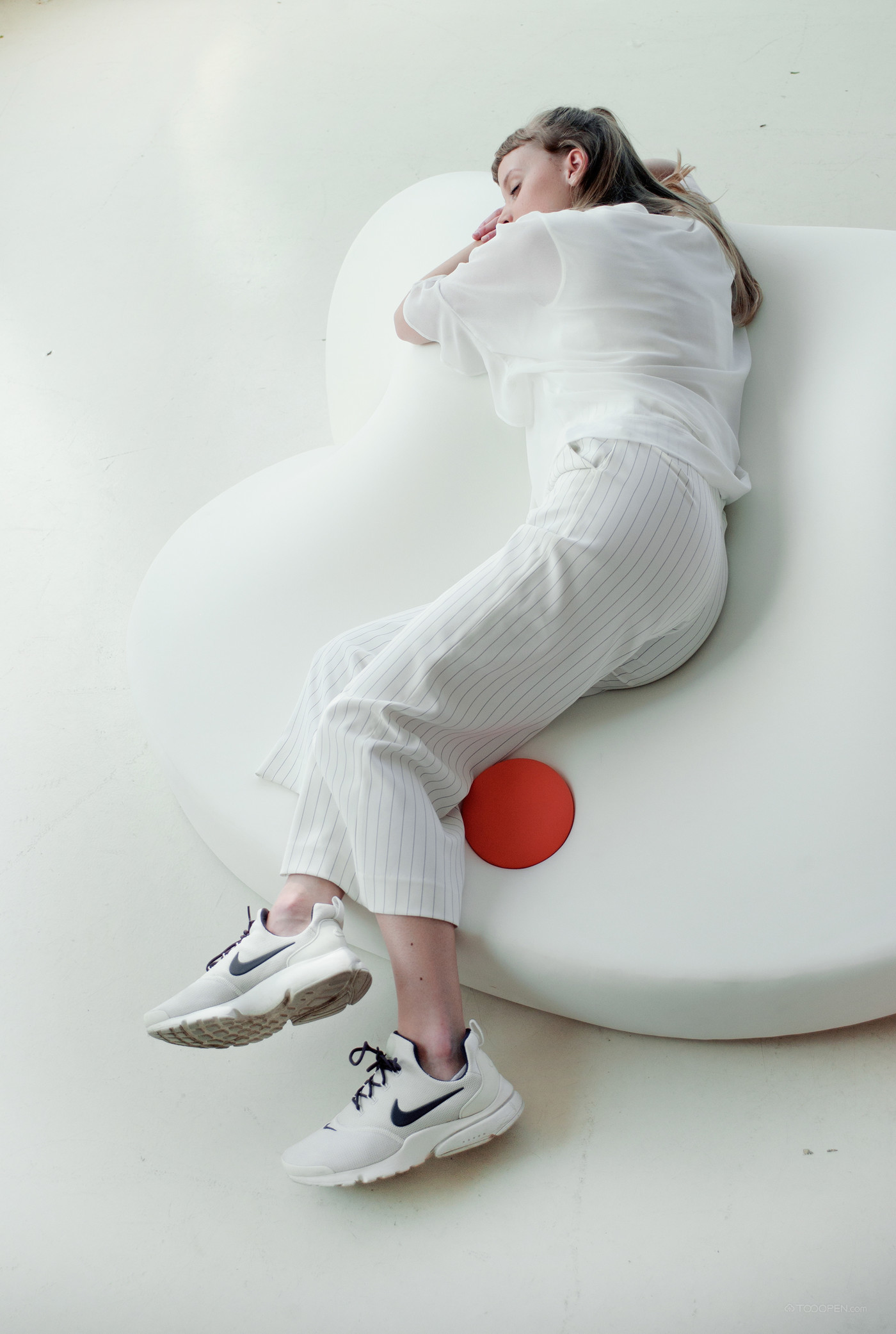 完美贴合人体泡沫午睡躺椅设计欣赏-04