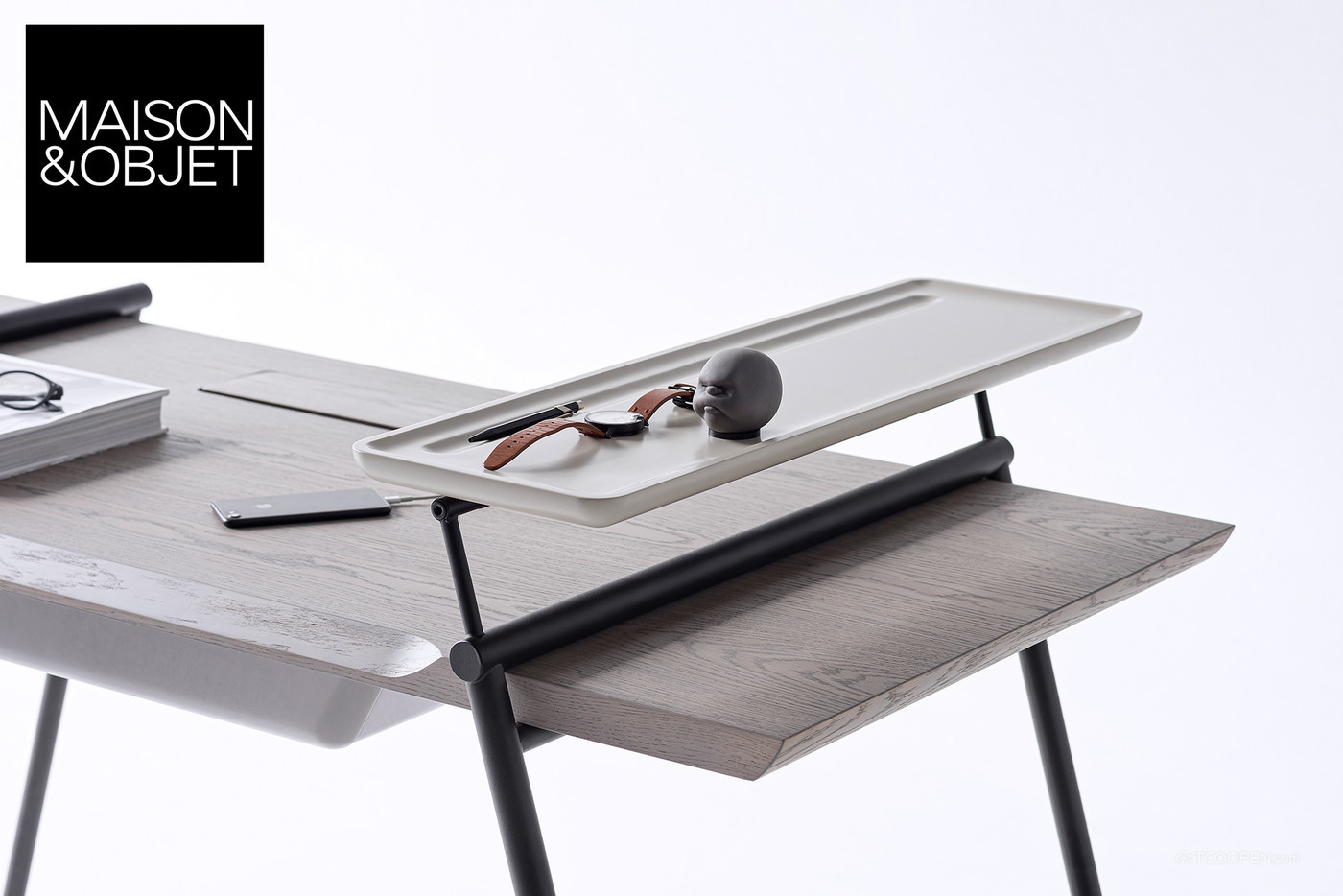 现代简约功能性方形办公桌设计欣赏-01