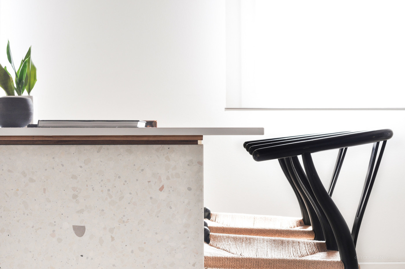 木材石板混凝土碰撞桌椅家具设计欣赏-01