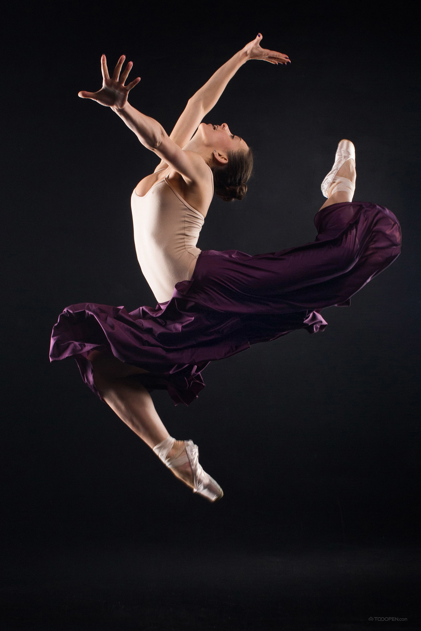 跳现代芭蕾舞的美女写真图片-01