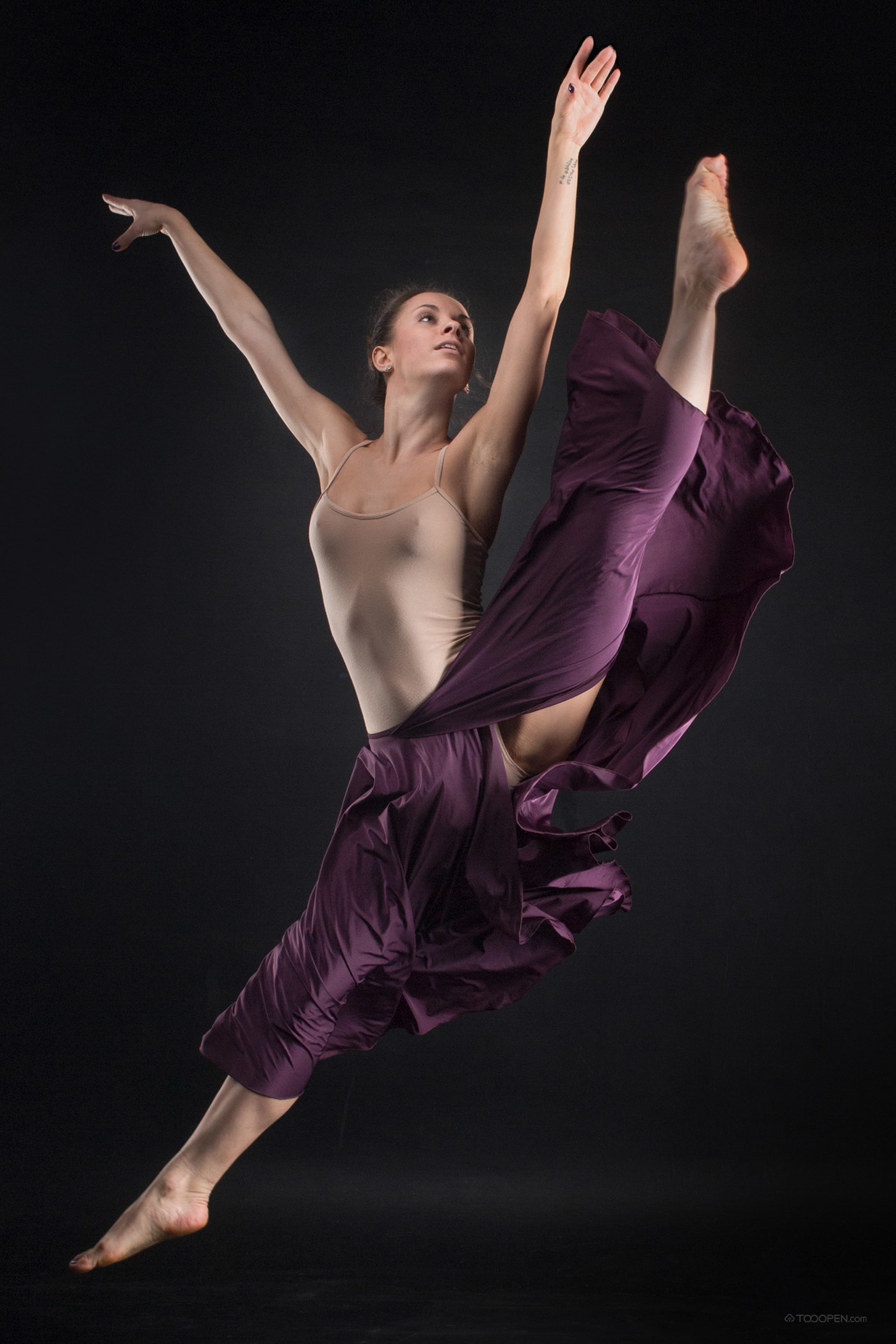 跳现代芭蕾舞的美女写真图片-02
