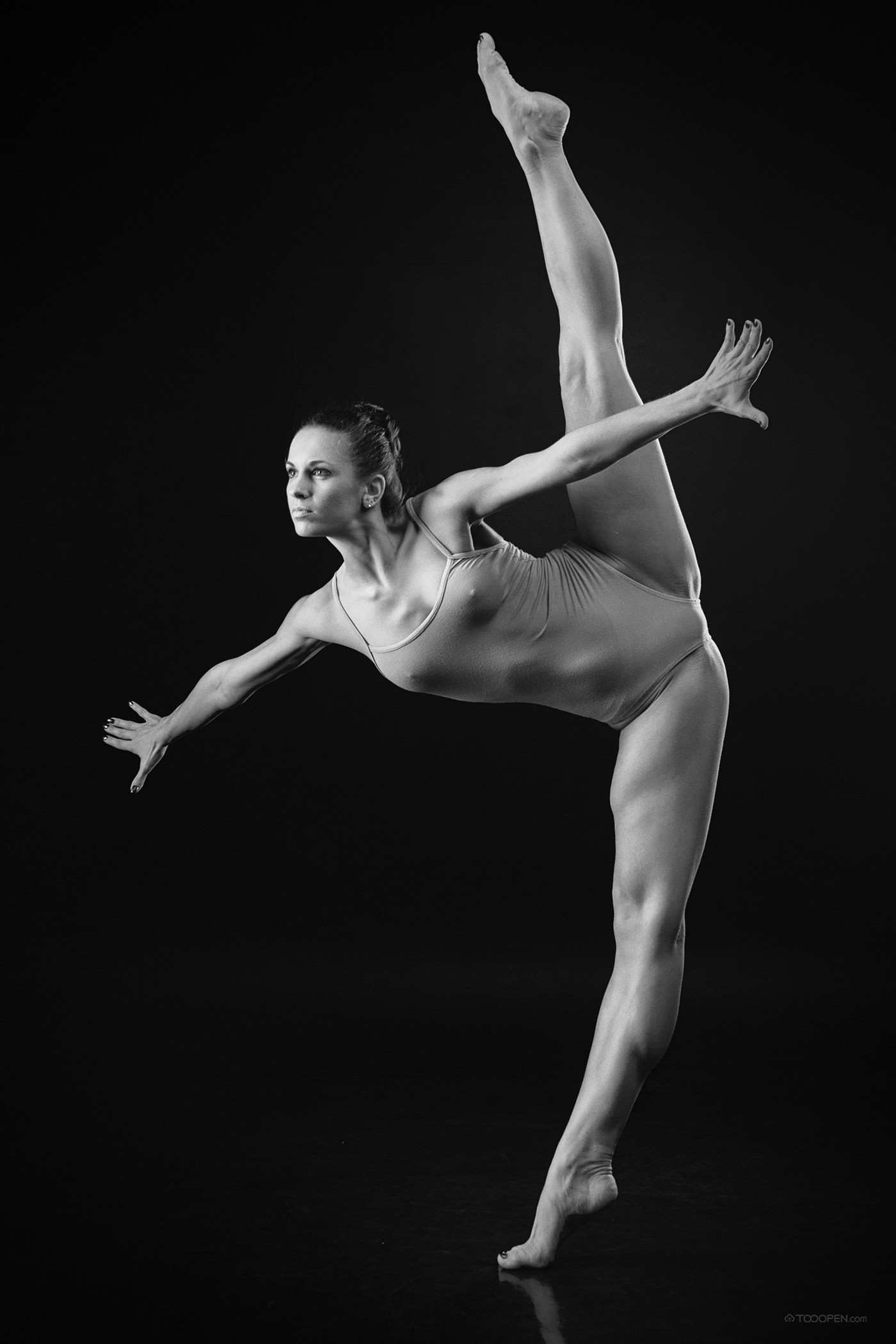 跳现代芭蕾舞的美女写真图片-08