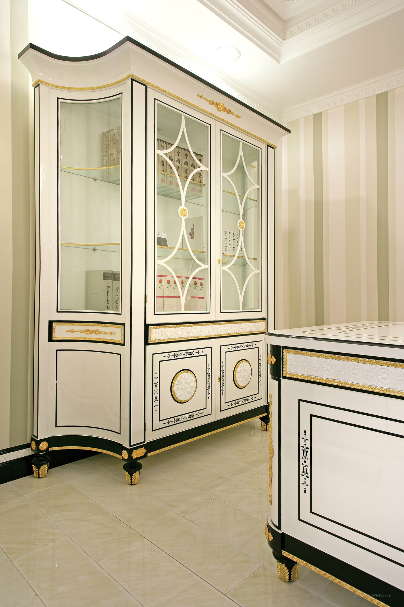 奢华古典的法式风格二居室家装设计欣赏-12