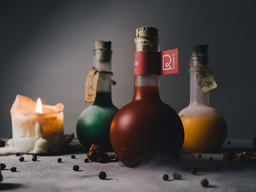 高清瓶装辣椒酱产品美食摄影图片