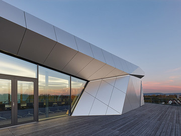 德国卡尔斯鲁厄市政公用事业公司SWKA总部建筑设计欣赏
