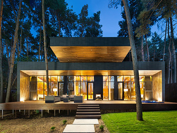 森林中的现代风格别墅建筑设计作品