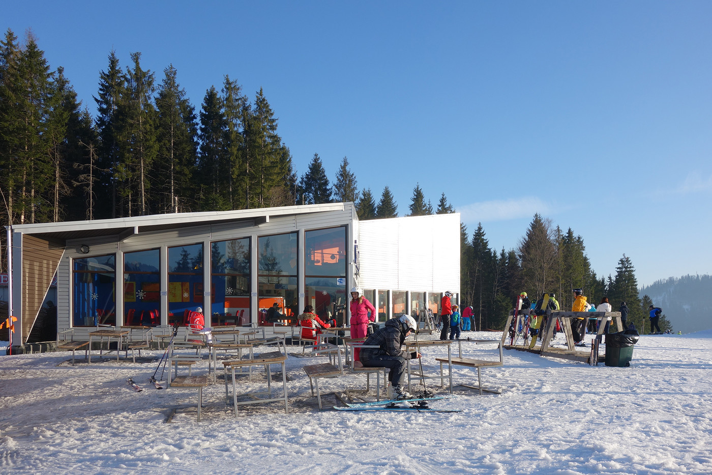 户外滑雪场餐厅酒吧建筑设计作品-04