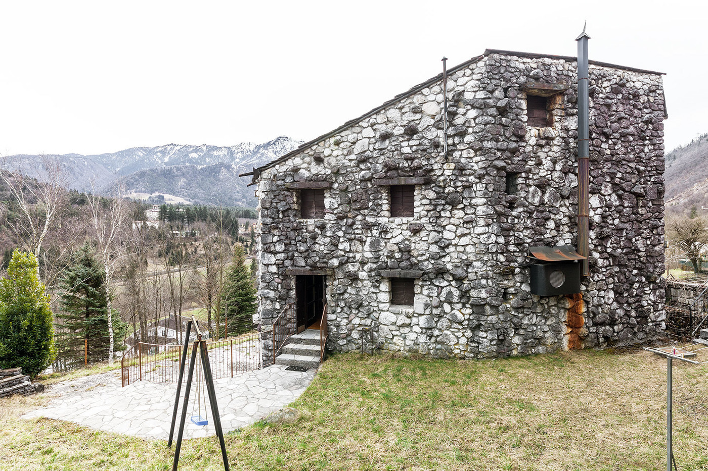 不规则造型住宅建筑设计图片-05