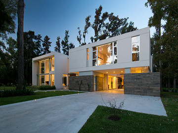 白色简约风格住宅建筑设计图片