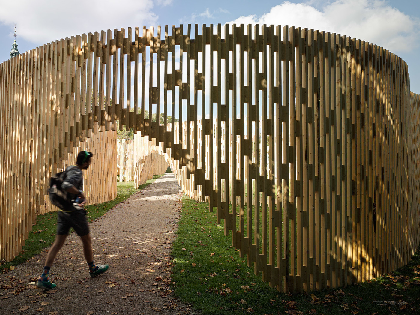 丹麦Temporary Pavilion透明迷宫花园设计欣赏-05