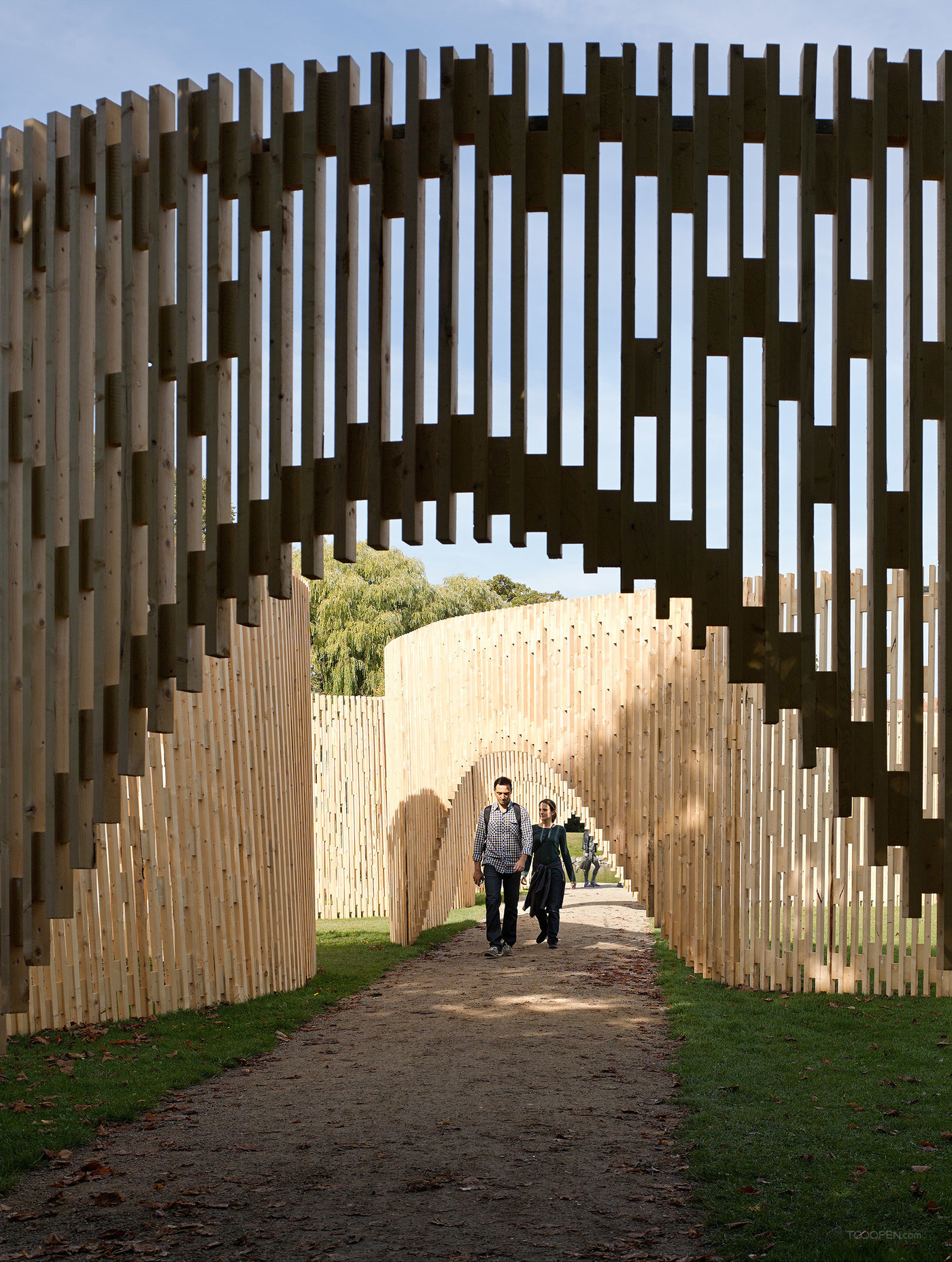丹麦Temporary Pavilion透明迷宫花园设计欣赏-06