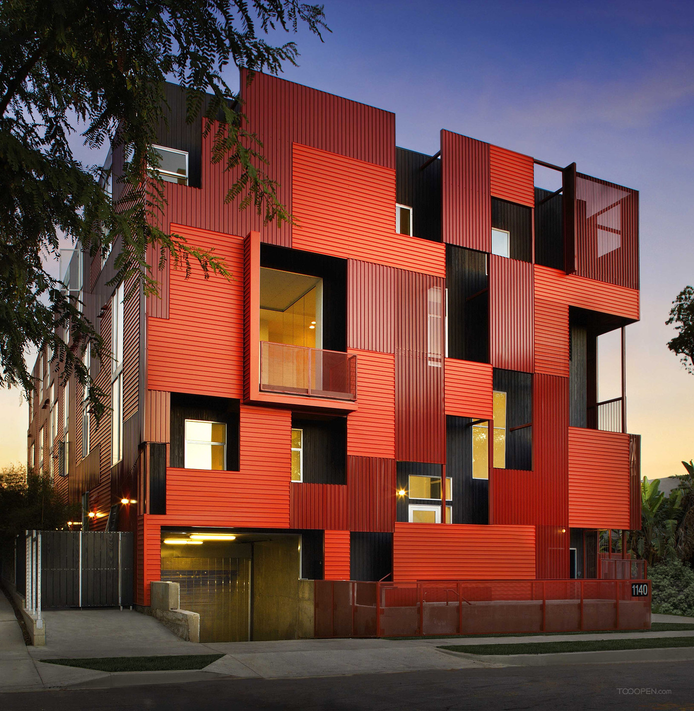 加利福尼亚州西好莱坞红色单元房建筑设计作品-07