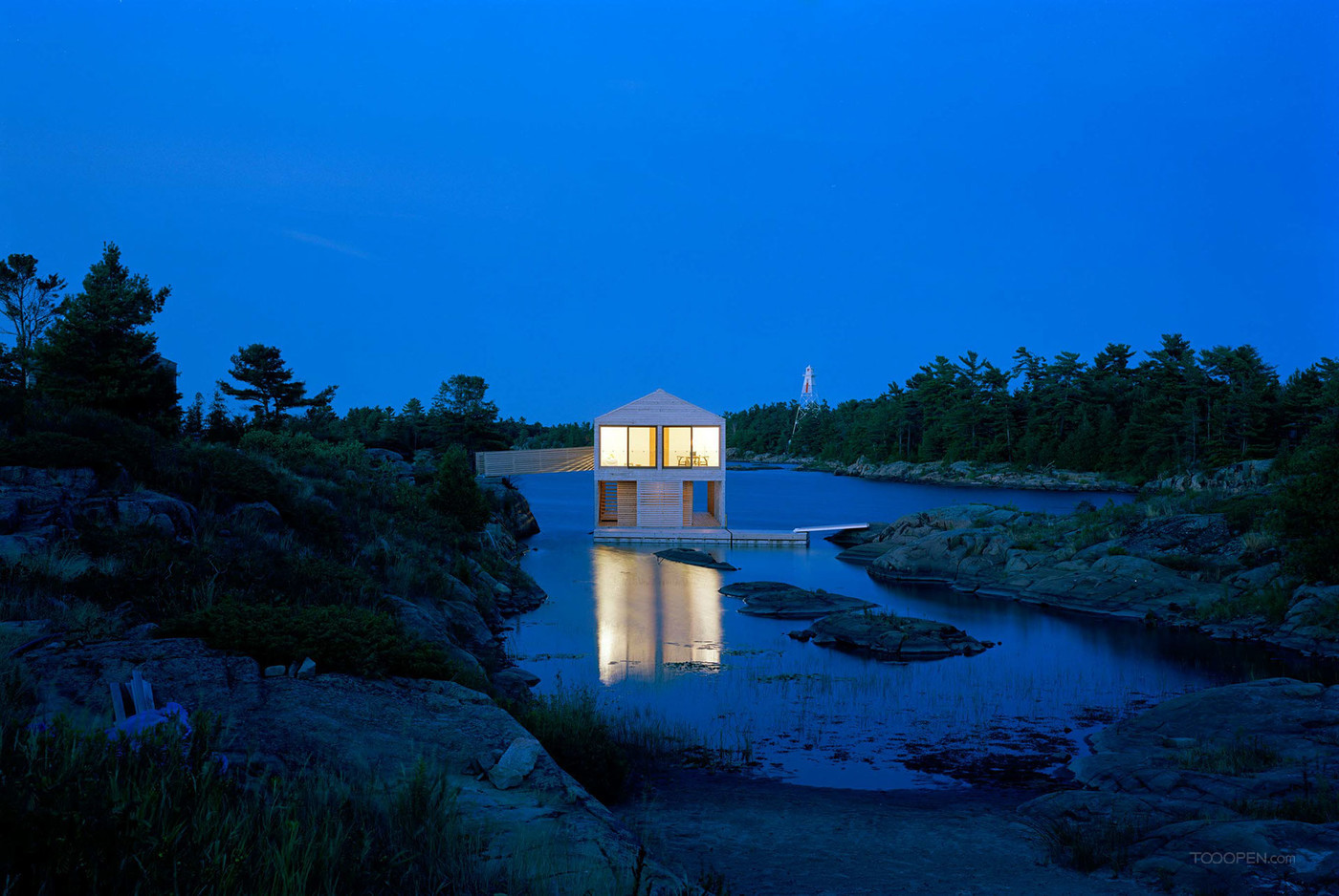 加拿大休伦湖漂浮木屋建筑设计作品-01