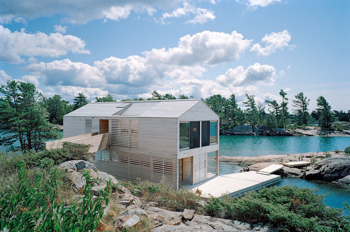 加拿大休伦湖漂浮木屋建筑设计作品-03