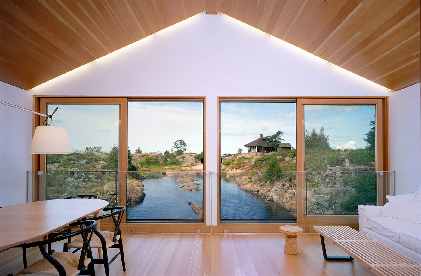 加拿大休伦湖漂浮木屋建筑设计作品-04
