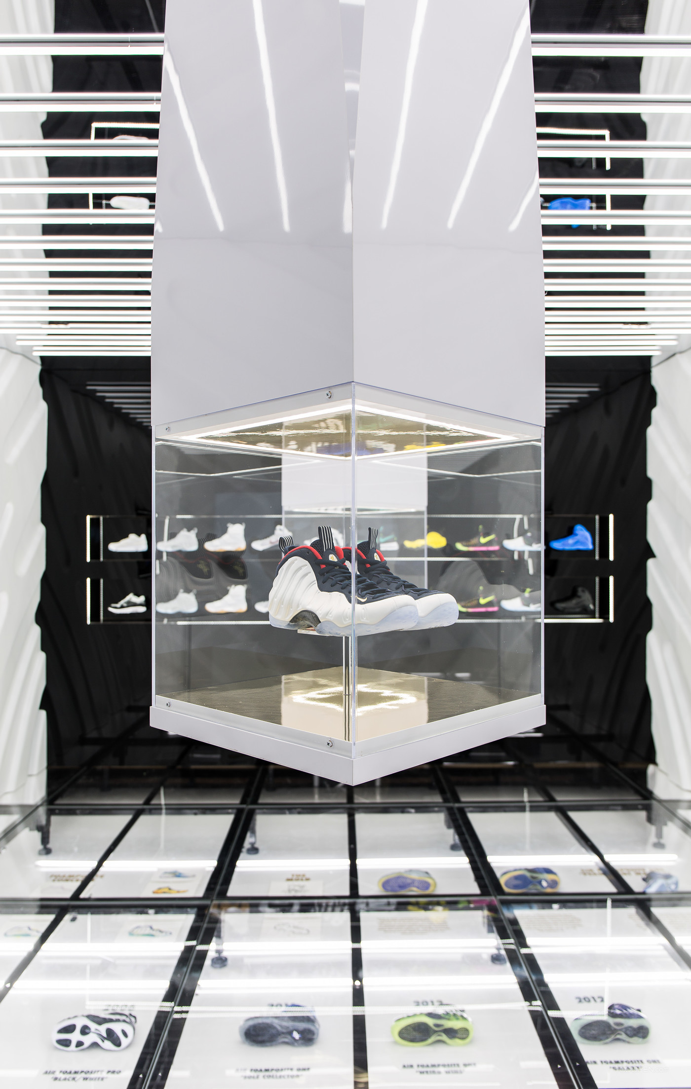 NIKE鞋店橱窗产品展示设计图片-04