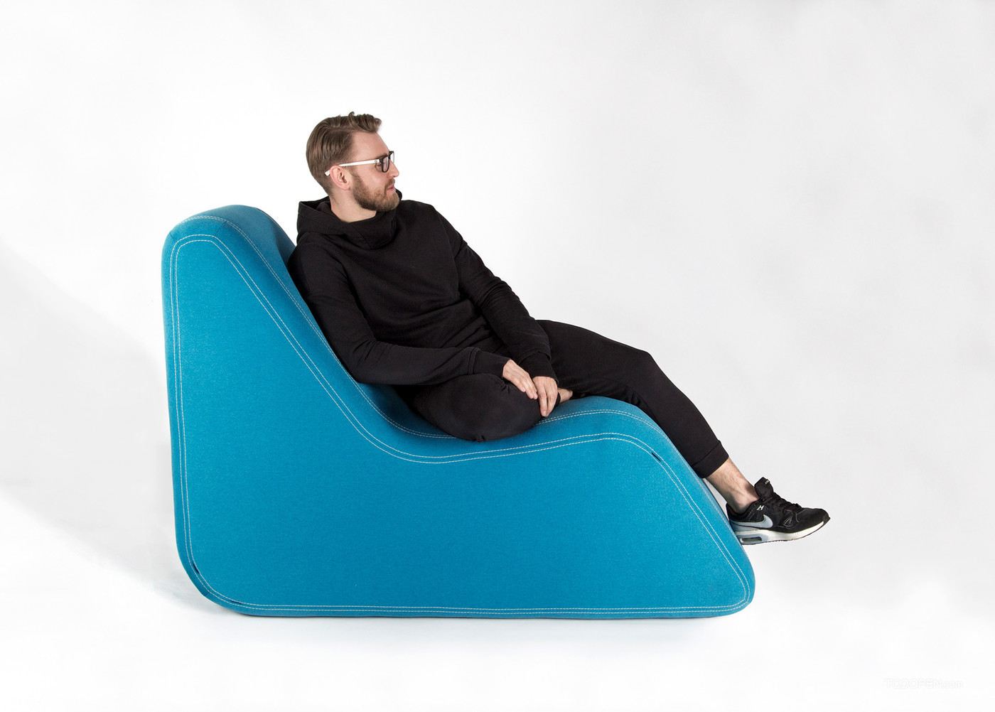 不同造型不同坐姿的沙发家具设计欣赏-09