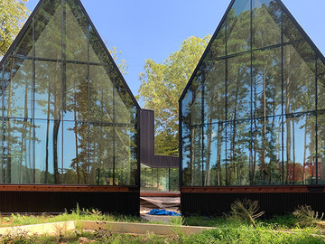 简约黑色玻璃房住宅建筑设计图片