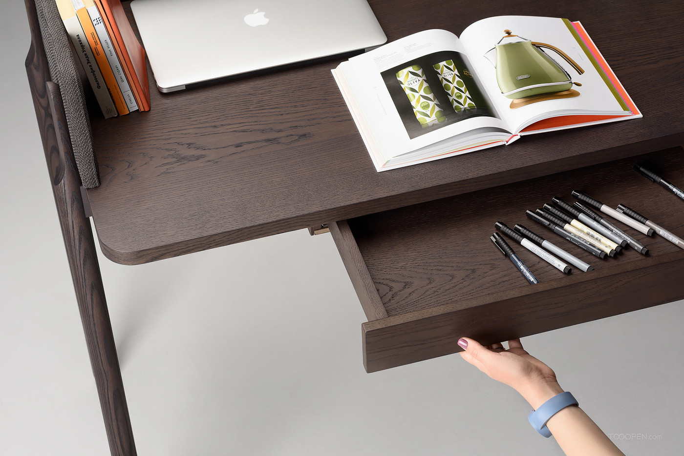 Ash简约优雅的书桌家具设计欣赏-10