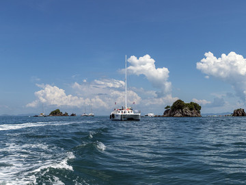 泰国普吉岛风光蓝天白云大海