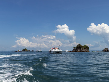 泰國普吉島風(fēng)光藍(lán)天白云大海