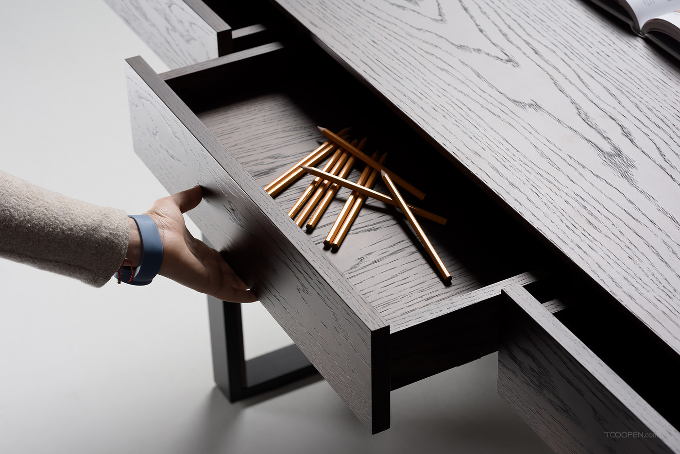 简约现代实木办公桌家具产品设计欣赏-06