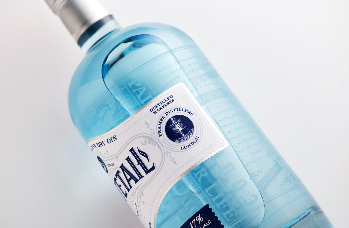 国外洋酒伦敦干杜松子酒经典蓝色瓶身包装设计欣赏-05