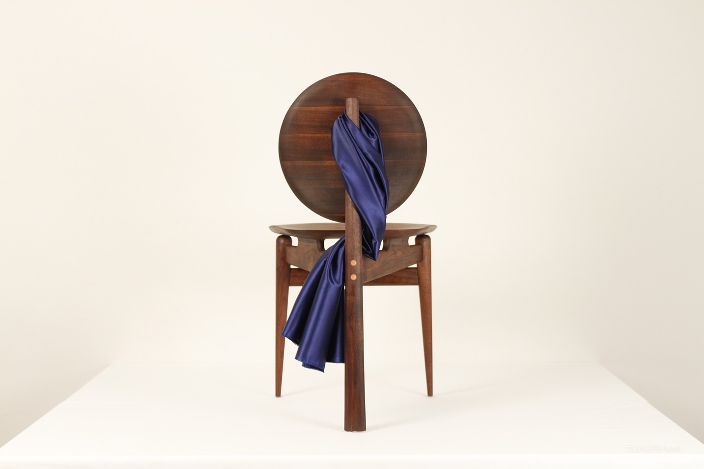 国外创意胡桃木椅家具产品设计欣赏-07